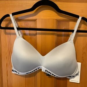 DKNY Women's Contrast Logo, Full Coverage, Wireless, T-Shirt Bra, Size: 38B, NWT